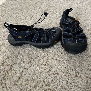 Keen Sandals Navy Blue with Light Blue Trim Women’s Sz 8.5